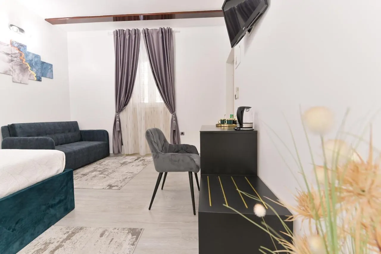 Luxury Rooms 
