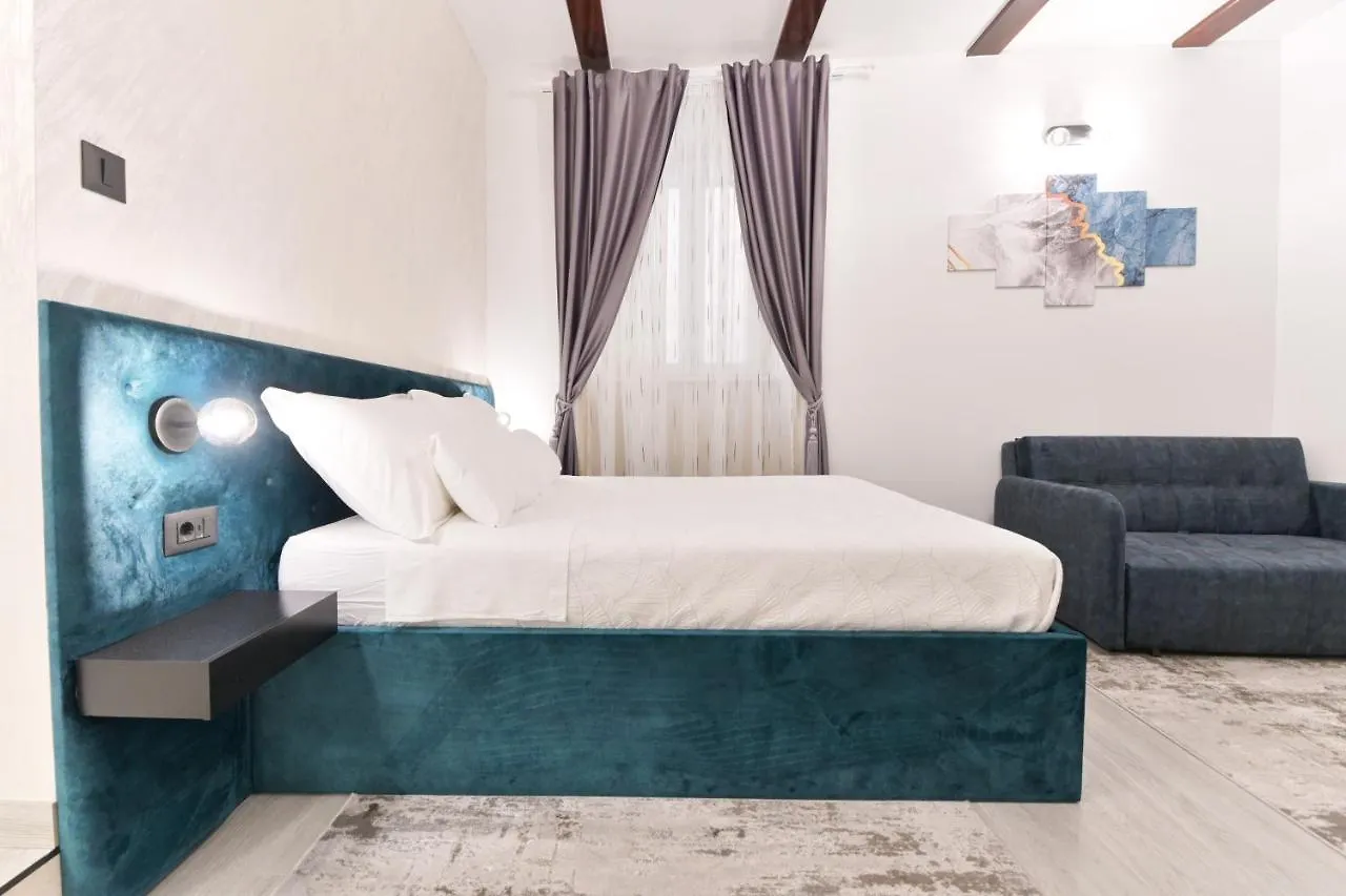 Luxury Rooms 