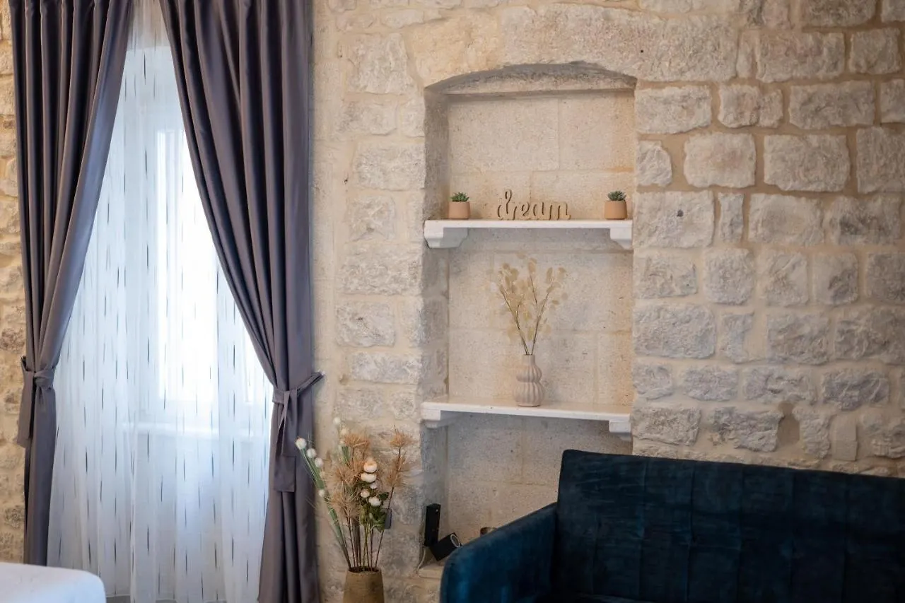 Luxury Rooms 